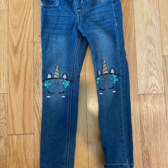 Girls Vigoss size 5 denim jeans with unicorn detail on knees - Picture 6 of 6